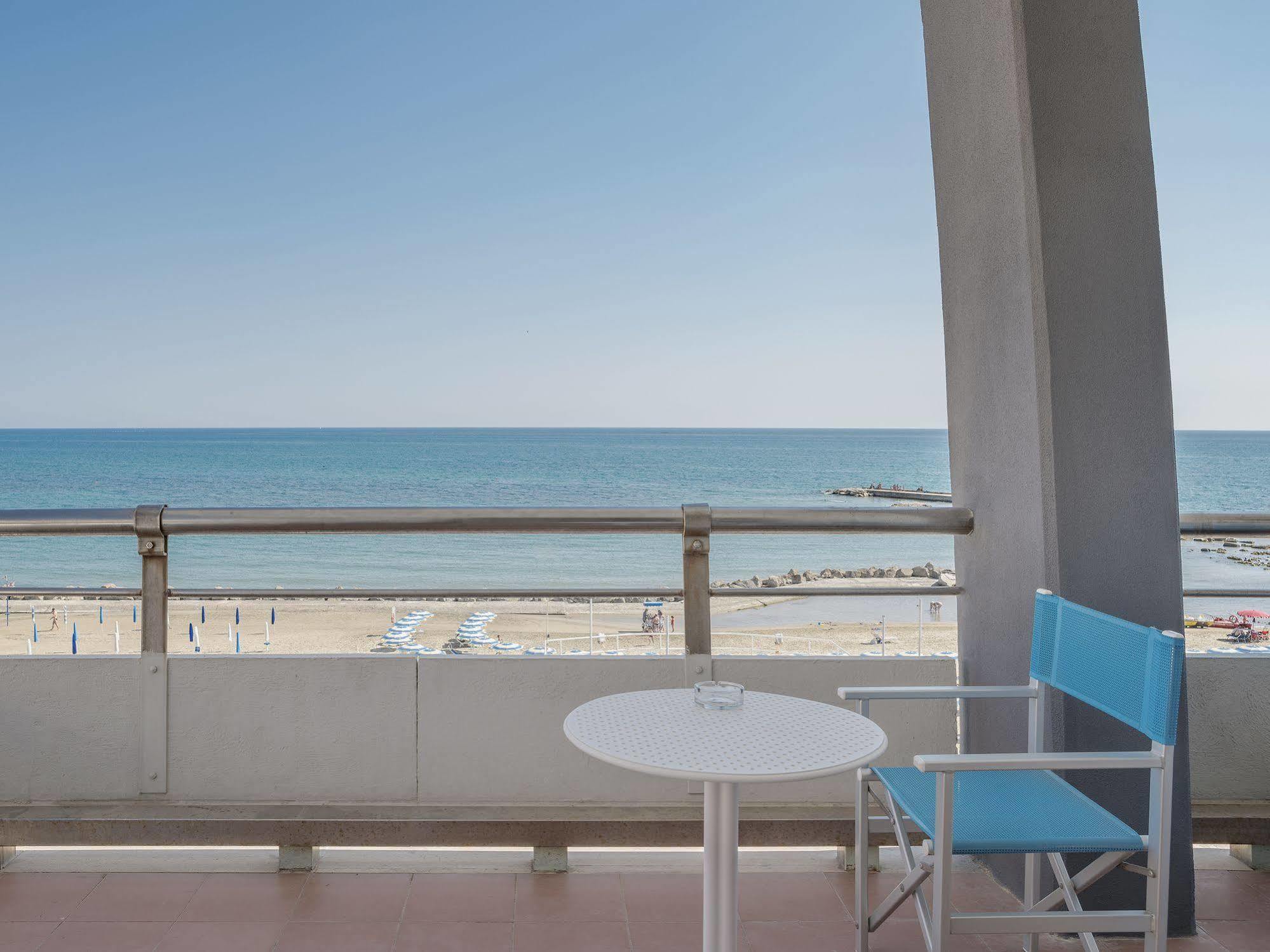 Hotel Riviera Anzio Buitenkant foto