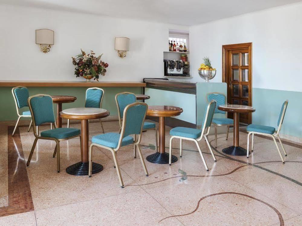 Hotel Riviera Anzio Buitenkant foto